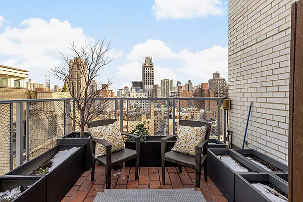 Sold by Douglas Elliman | media 20