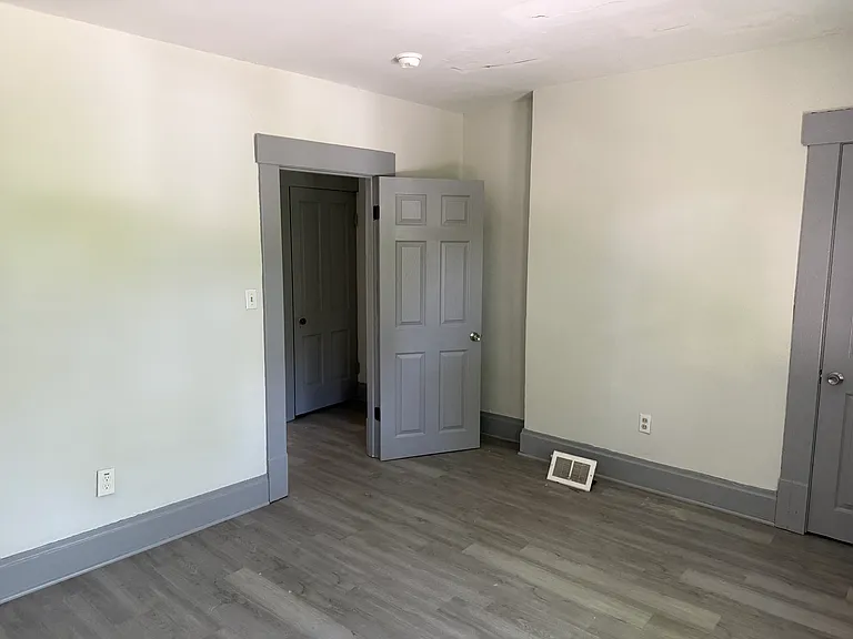 239 E Blake Ave — Photo 4