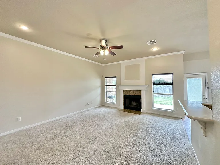 705 Marshall Dr — Photo 5