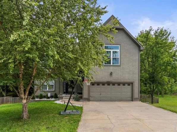 6005 NE Agate Cir, Lees Summit, MO 64064