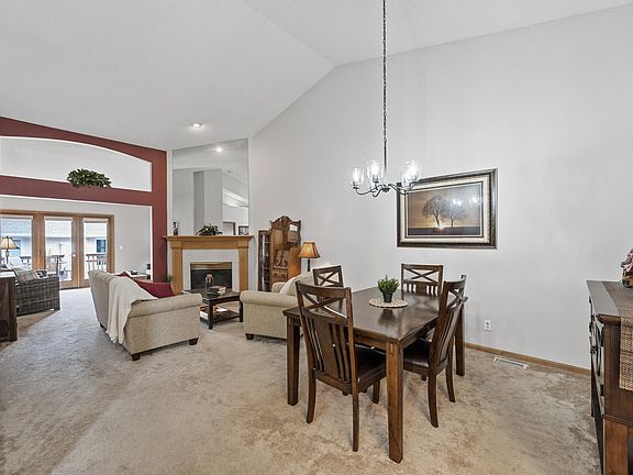 4th image of 11863 Aberdeen St NE