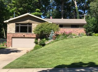 804 Spring St, Roselle, IL 60172