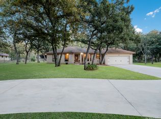 392 Bear Ridge Dr, La Vernia, TX 78121