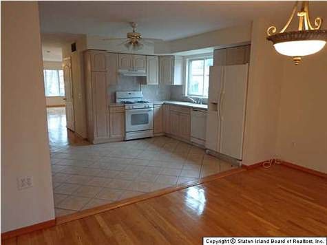 5th image of 359 Oak Ave