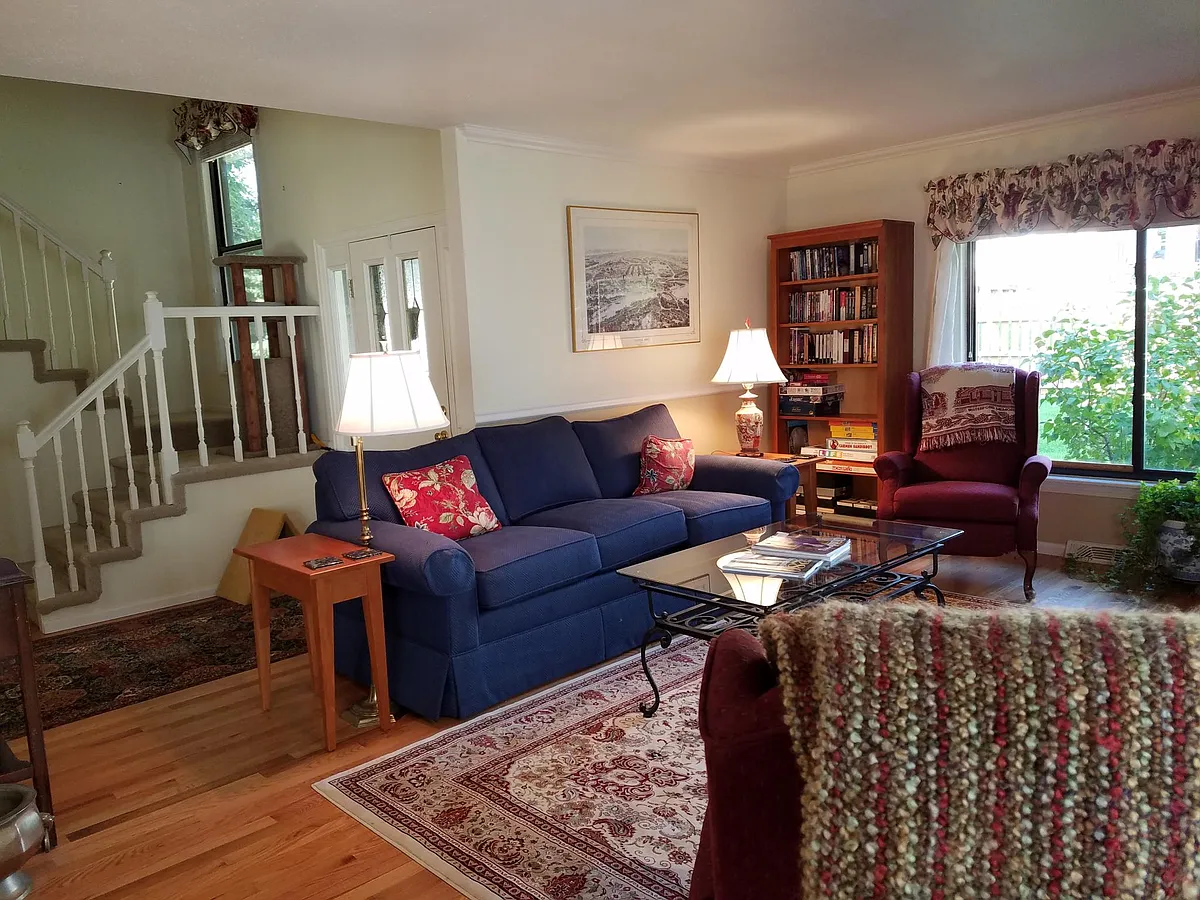 Living room - 8710 Independence Way