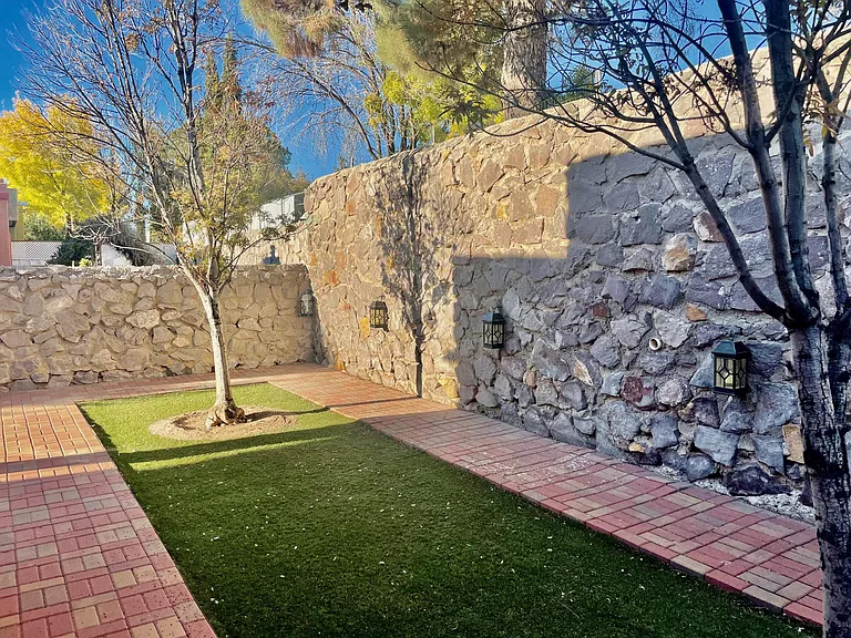 3496 Northpointe Dr — Photo 40