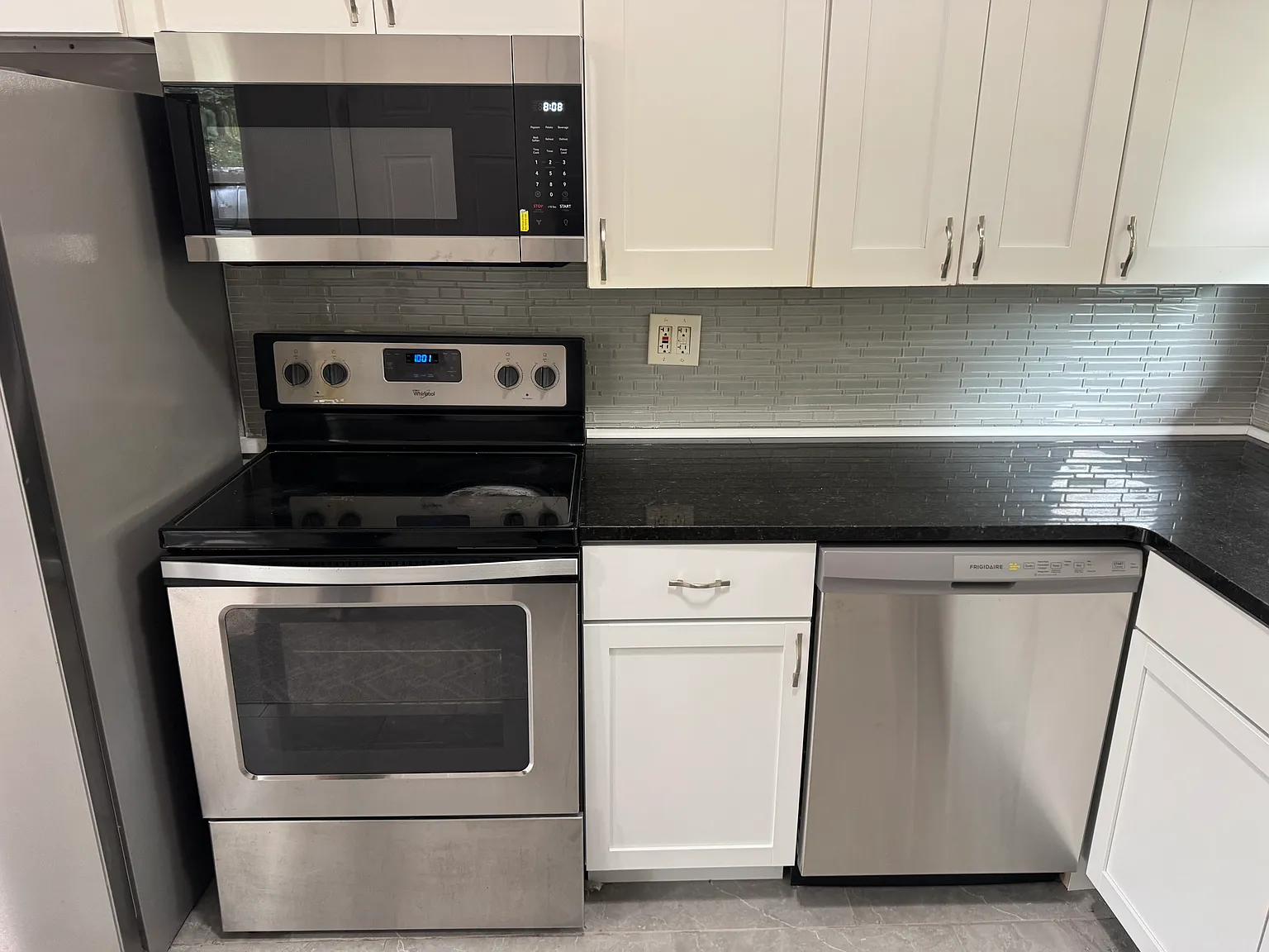 3 bed, 1800 sqft, $2,475 — Photo 3