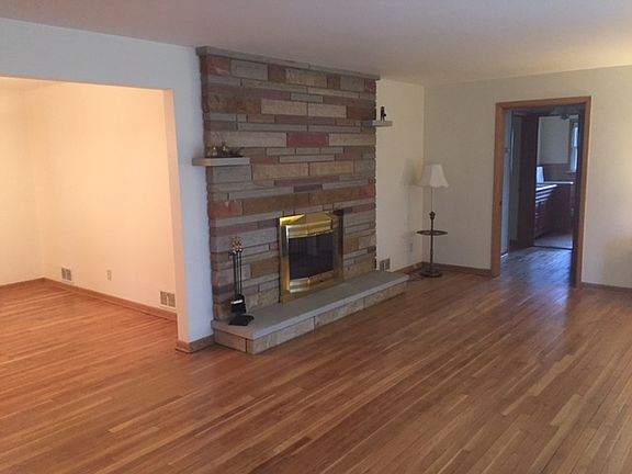 3rd image of 658 Strumbly Dr