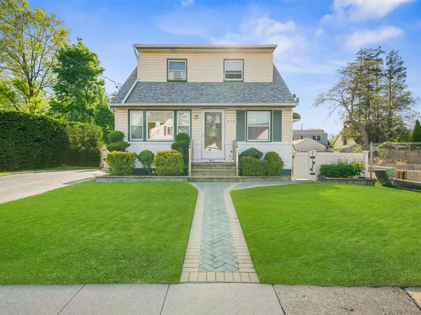 670 Clinton Avenue, Uniondale, NY 11553