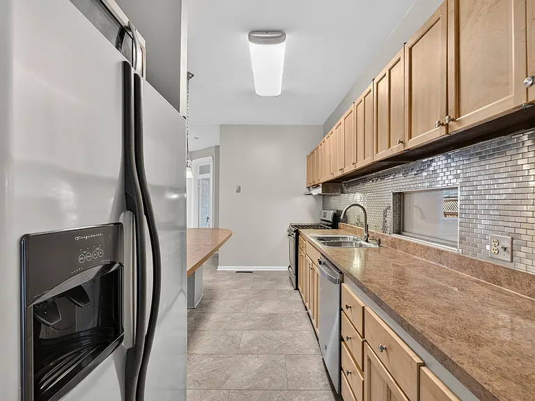 4325 Maryland Ave — Photo 9