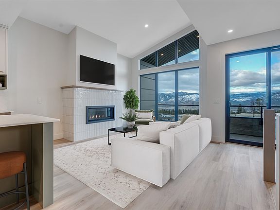 3rd image of 1100 Antler Dr #101