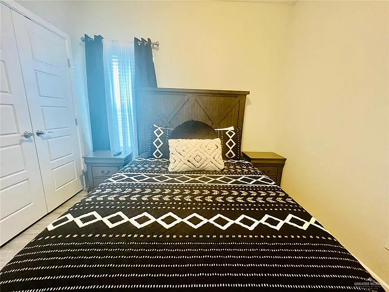 4729 Magnolia Ave #4 — Photo 8