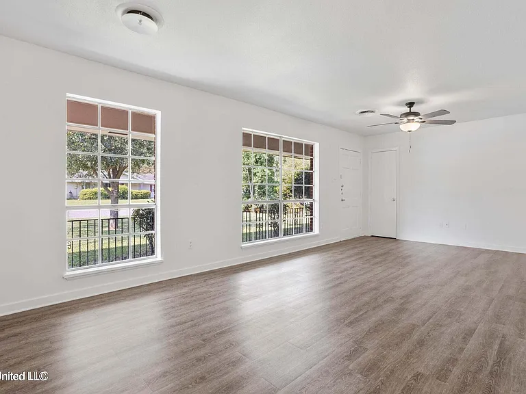 2508 Shady Ln — Photo 4