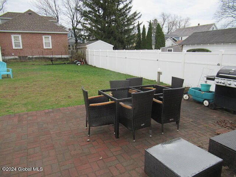 4th image of 3040 Cox Ave Avenue
