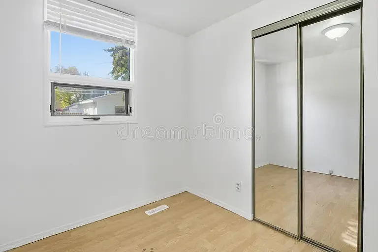 5 bed, 2905 sqft, $900 — Photo 2