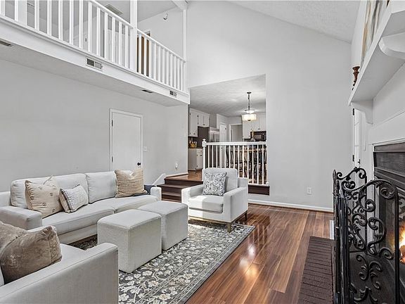 3rd image of 934 Elton Hall Cir