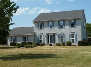 W383N7200 Cottonwood Ct, Oconomowoc, WI 53066