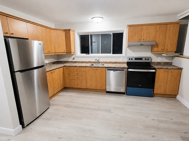 432 Yves St — Photo 3
