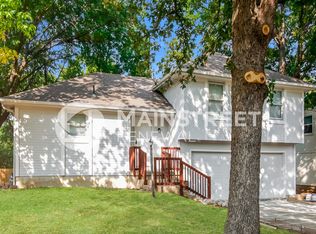 8004 E 130th St, Grandview, MO 64030