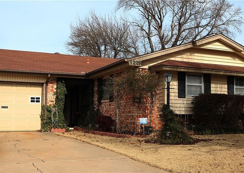 1st image of 1229 SW 78th Ter