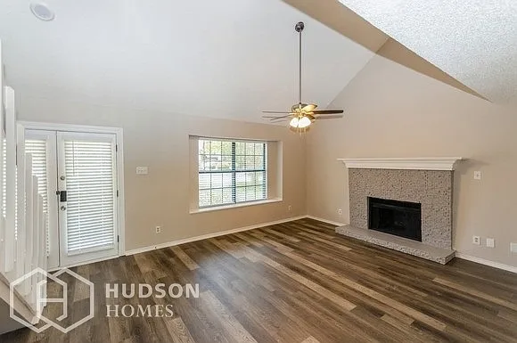 3 bed, 2.0 bath, 1747 sqft, $2,855 — Photo 3