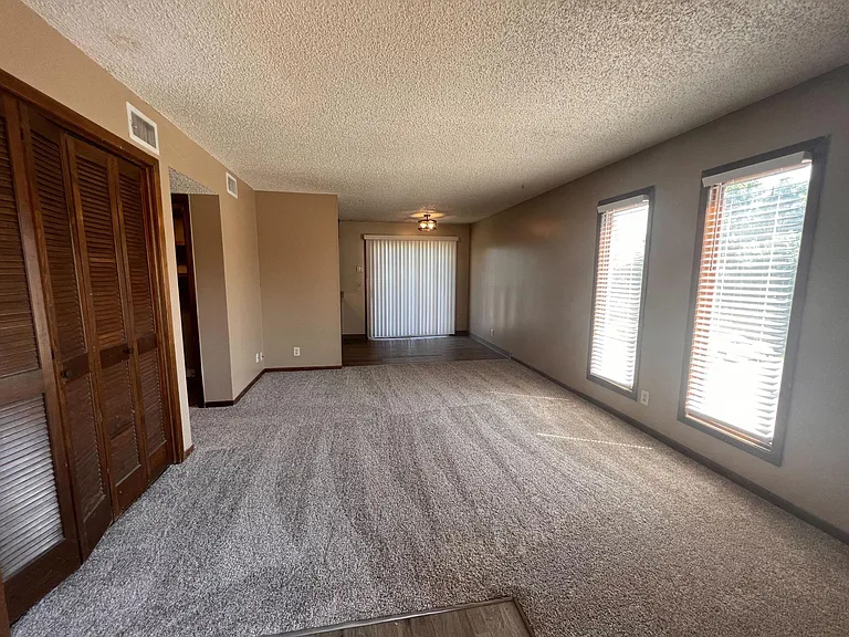 6816 W Par Ln #4 — Photo 2