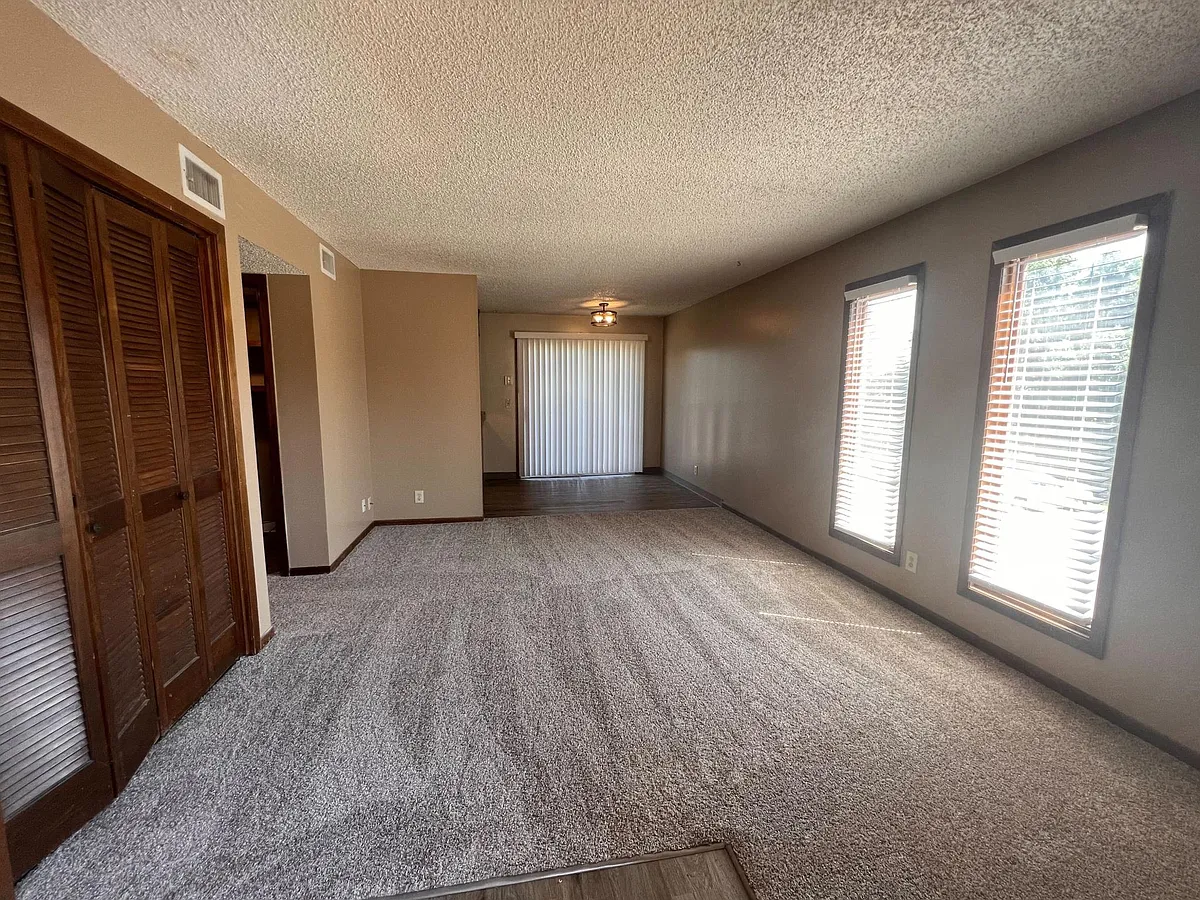 Building Photo - 6816 W Par Ln #4