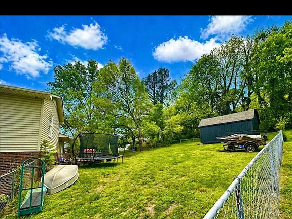5th image of 205 Edgewood St