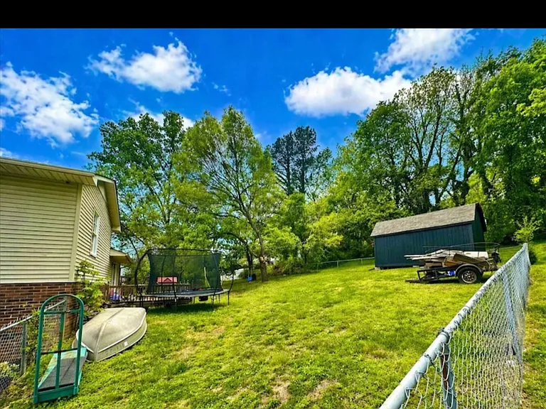 205 Edgewood St — Photo 5