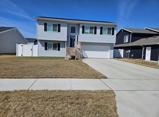 3309 Kodiak St NW, Minot, ND 58703