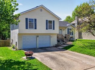 17 NW 102nd Ter, Kansas City, MO 64155