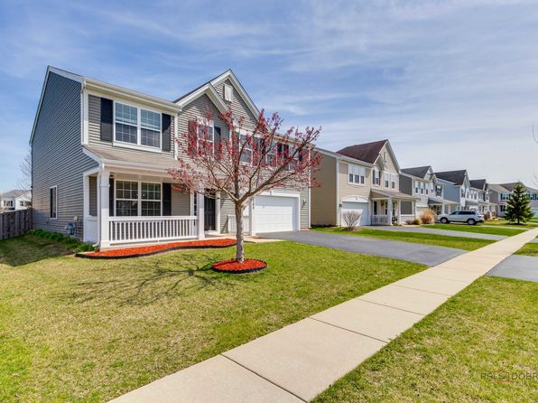 1385 Broadland Dr, Pingree Grove, IL 60140