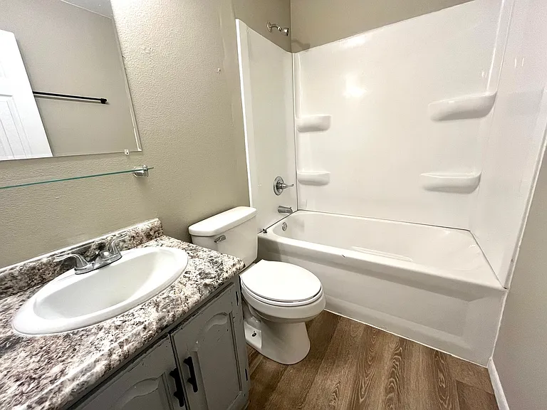 1467 Valley View — Photo 8
