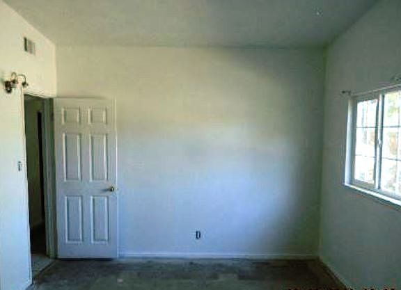 4th image of 1121 W Avenue H7