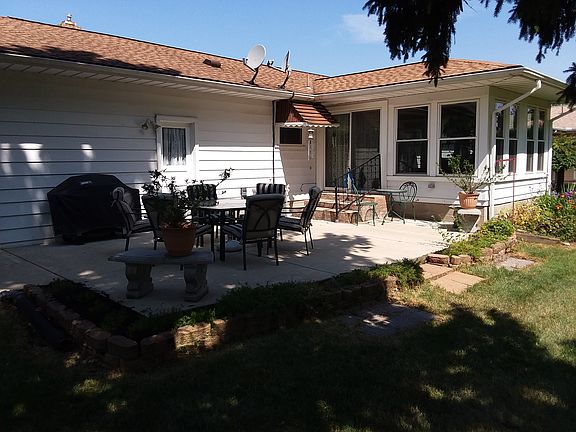 3rd image of 1011 Woodlawn Ave