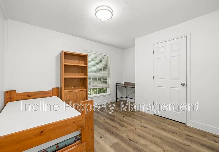 706 N 900 E — Photo 12
