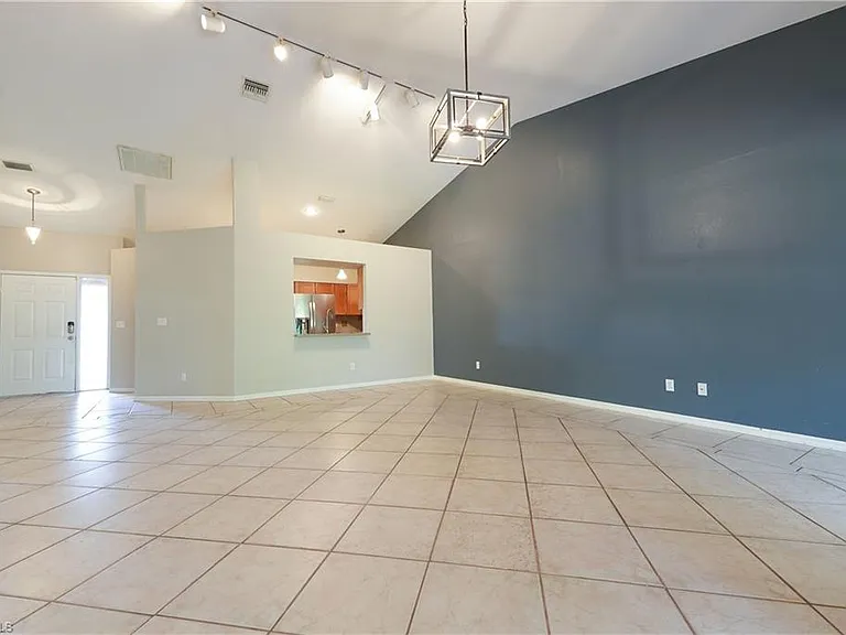 430 Saint Andrews Blvd #6 — Photo 22