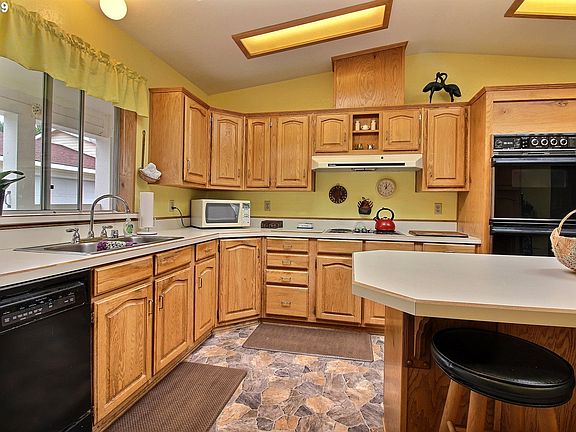 4th image of 6606 NE 329th St