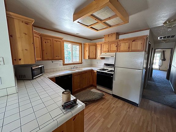 3rd image of 2595 Henderson St