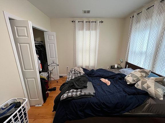 4th image of 142 Holland St #2