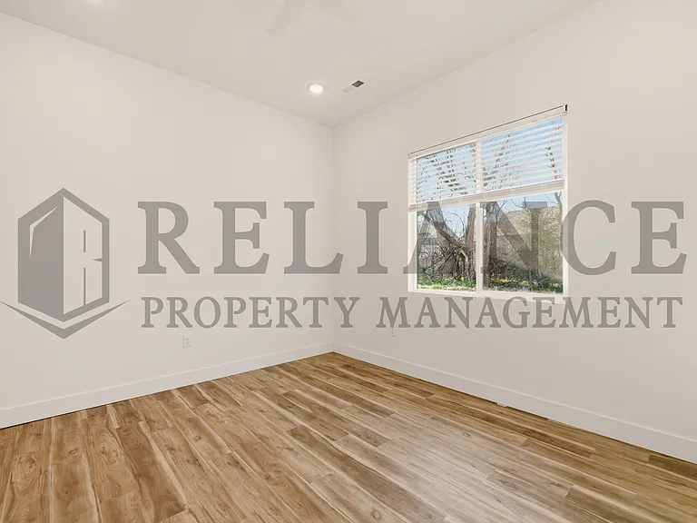 701 E Elmwood St — Photo 25