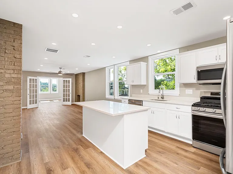 81 N Euclid Ave #2 — Photo 4