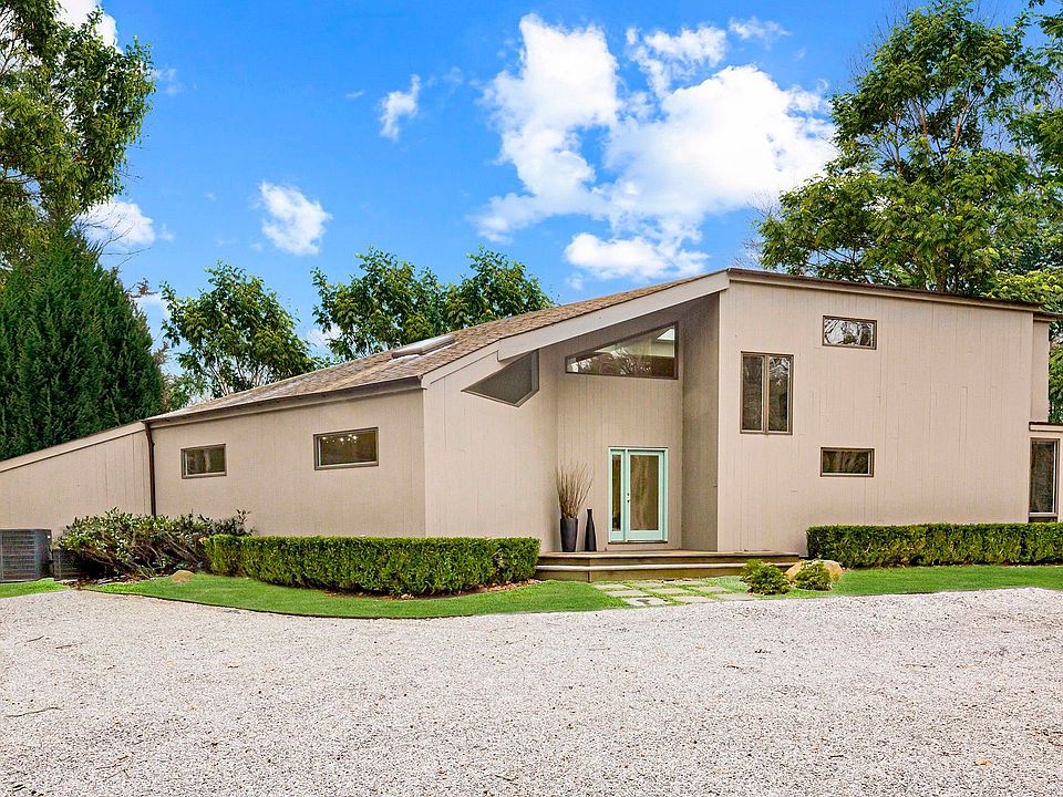 1st image of 19 Saddle Ln