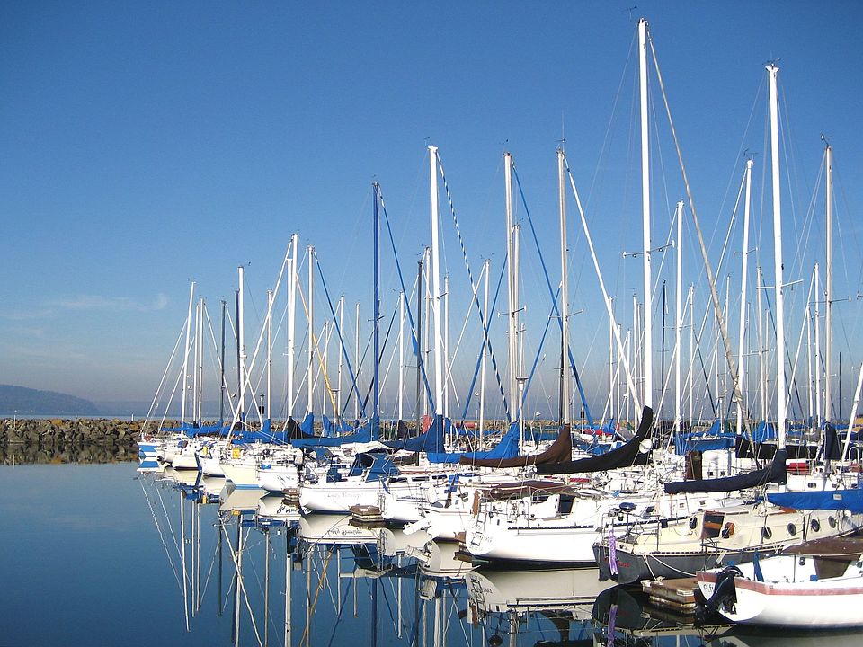 Des Moines Marina steps away
