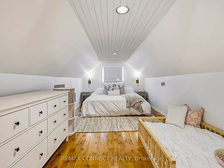 60 Woodbury Rd — Photo 23
