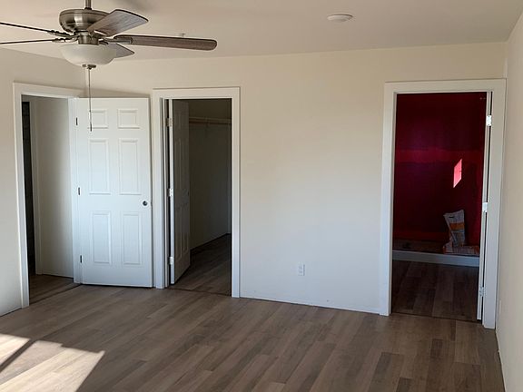 Main bedroom, walk in closet, private bathroom