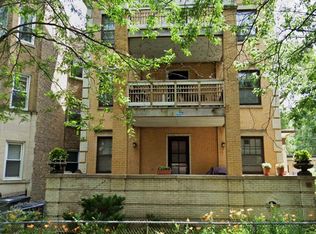 943 W Belle Plaine Ave #3, Chicago, IL 60613