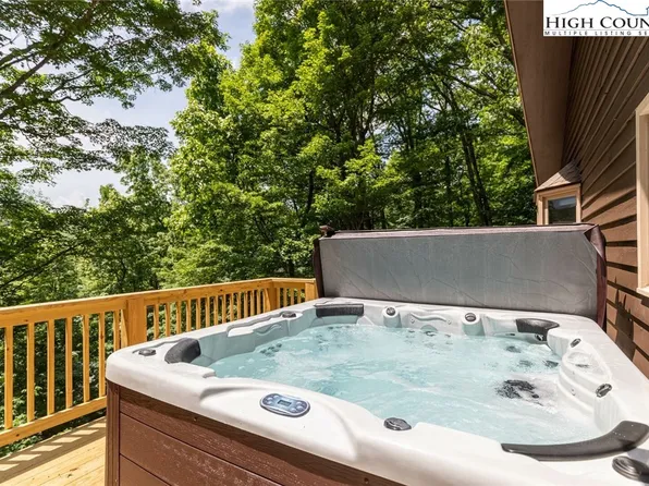 925 Thorncliff Drive, Seven Devils, NC 28604