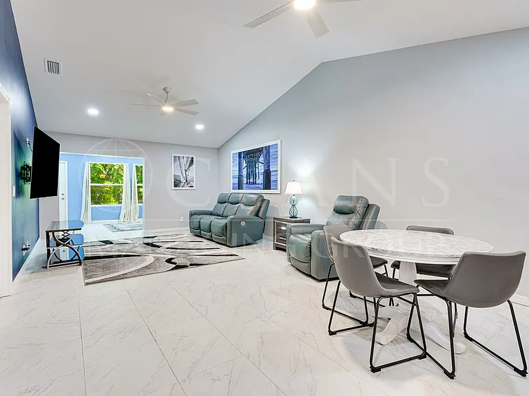 140 Pine St — Photo 3