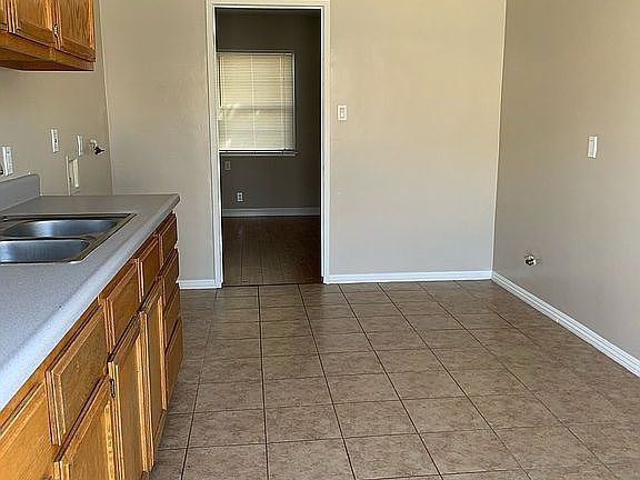 4th image of 655 W Live Oak St APT A